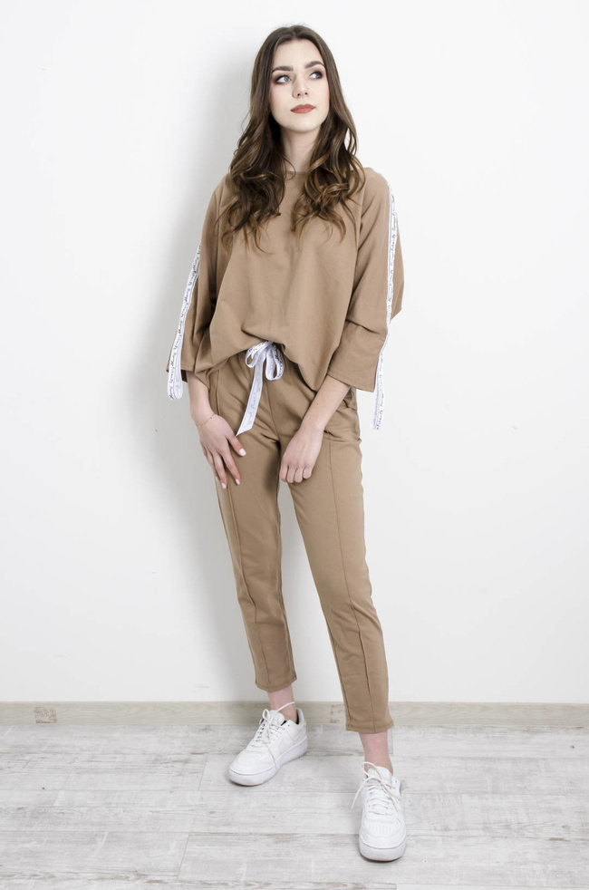 KOMPLET BAWEŁNIANY BRĄZOWY Z LAMPASEM