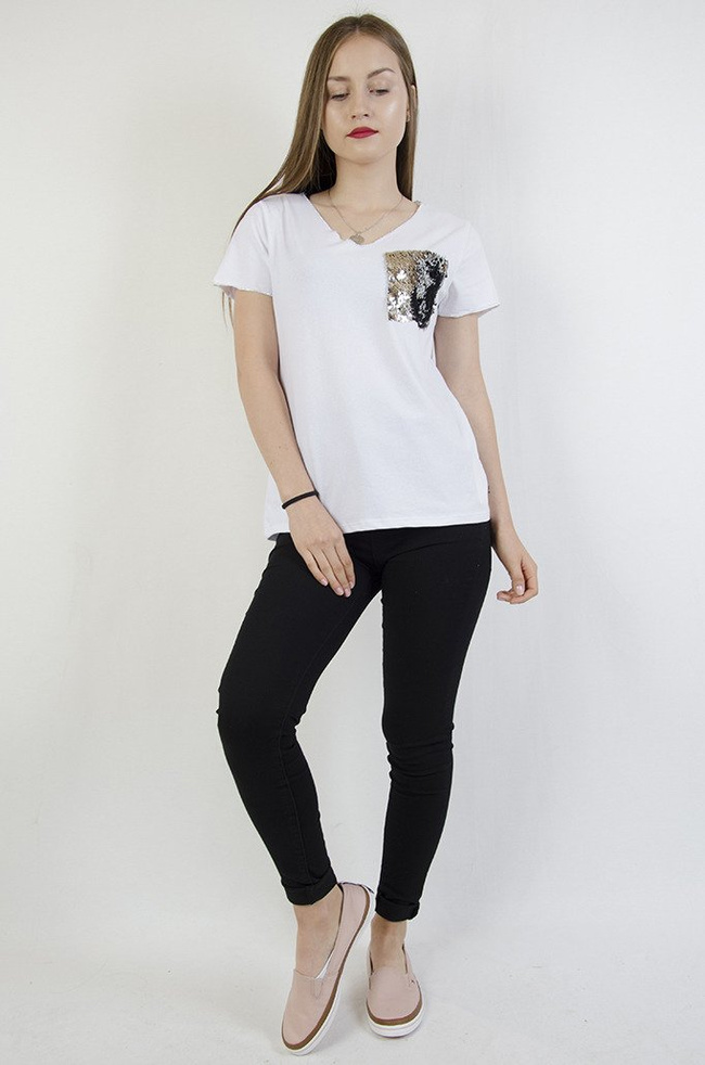 Biała bluzka z kieszonką w cekiny