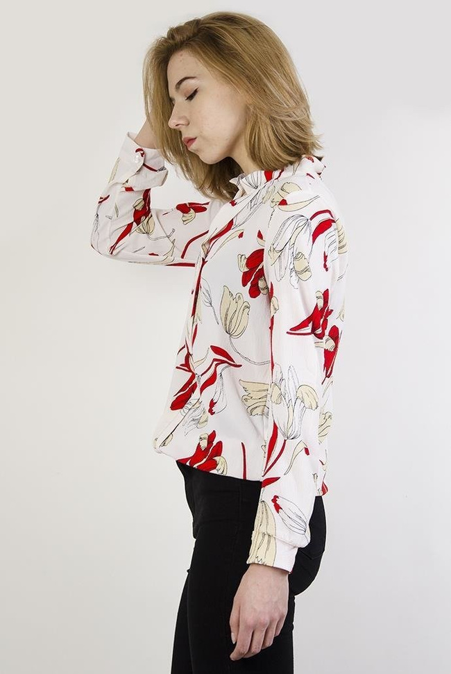 Biała koszula w kwiatowy motyw, z czerwonymi akcentami
