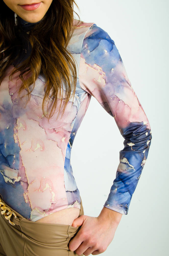 RÓŻOWO-NIEBIESKIE MARMURKOWE BODY 