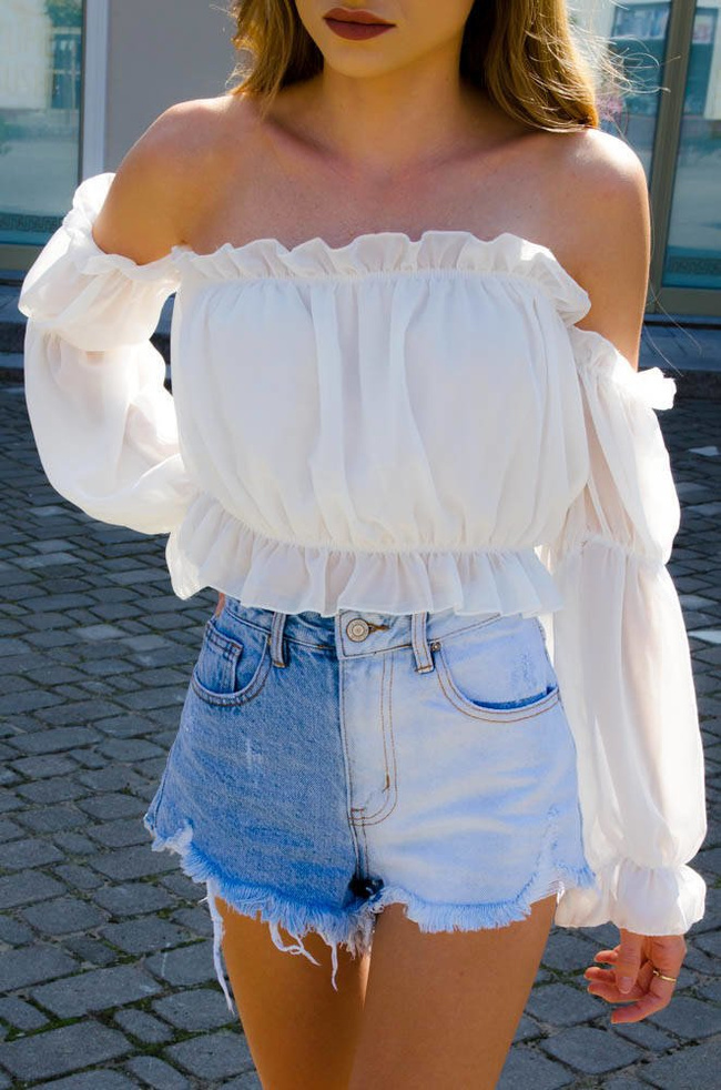 JASNE SZORTY JEANSOWE Z SZARPANIAMI