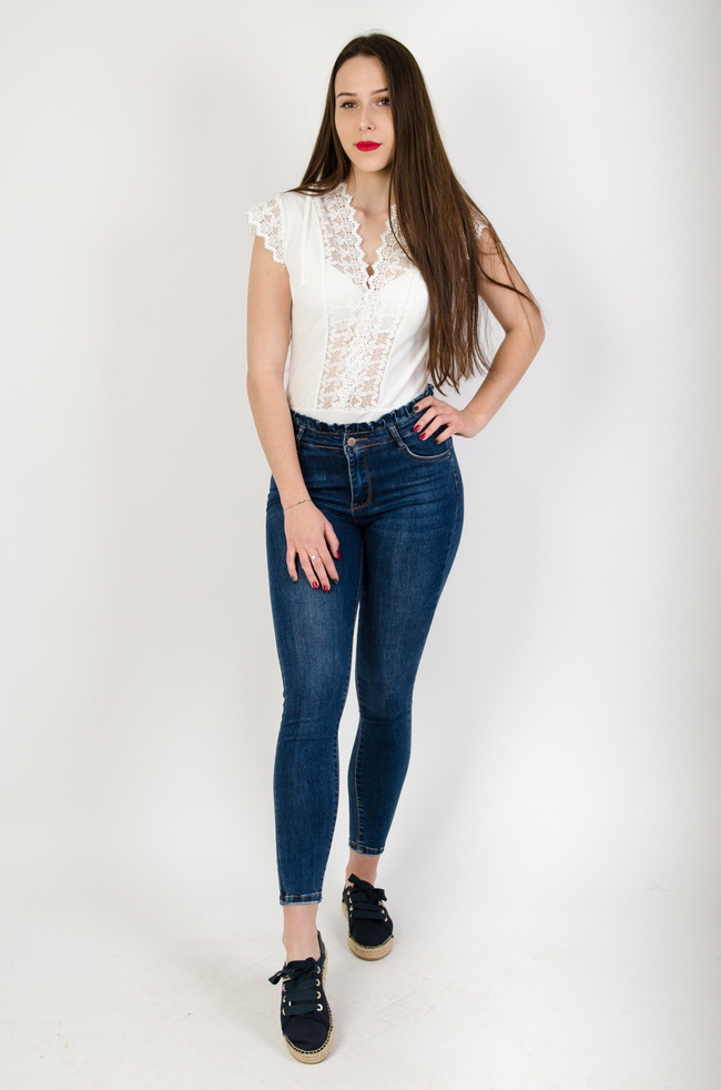 Spodnie jeansowe z falbaną w pasie