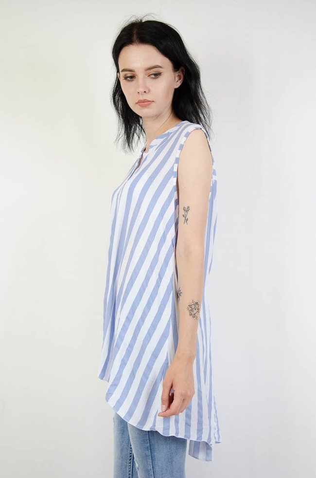 BIAŁO NIEBIESKA PRZEDŁUŻANA BLUZKA W PASKI