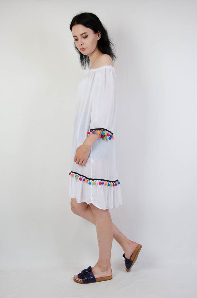 BIAŁA TUNIKA Z KOLOROWYMI POMPONIKAMI