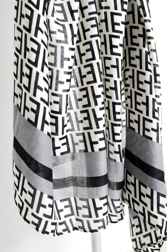 KREMOWO-CZARNY SZAL WE WZORY