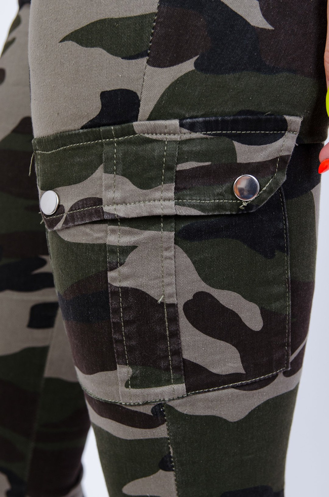 Przylegające spodnie moro- Bojówki