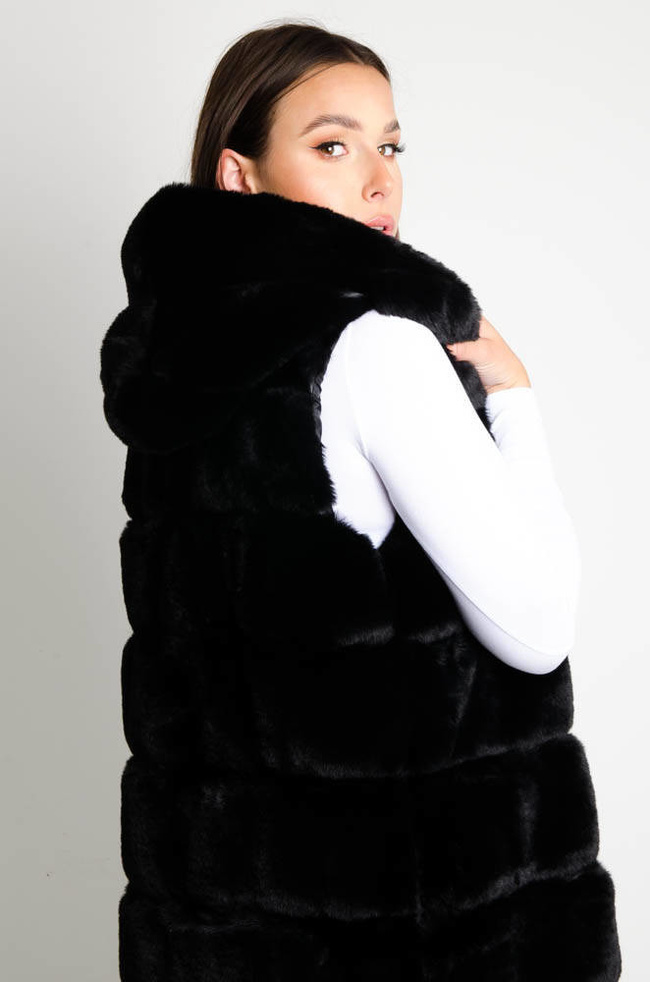 DŁUGA CZARNA FUTRZANA KAMIZELKA Z KAPTUREM