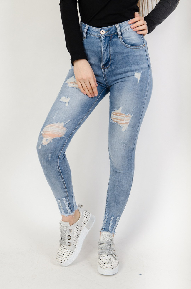 Jasne spodnie jeansowe z przetarciami