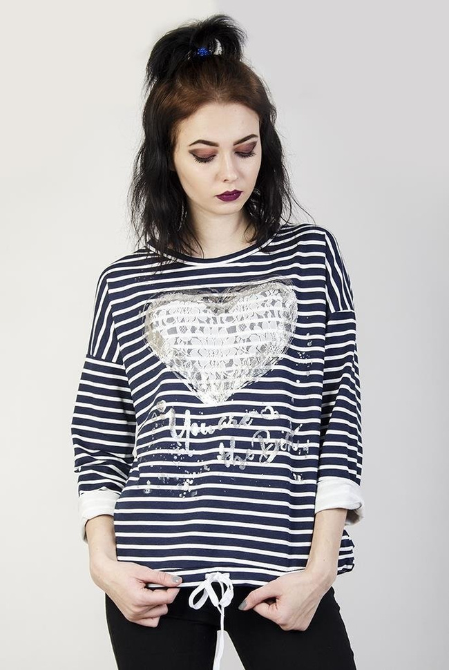 Biało-granatowa bluzka w paski, z sercem