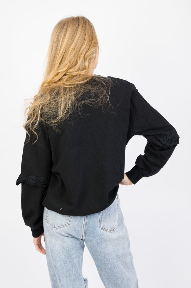 BLUZA Z AŻUROWYMI FALBANAMI W KOLORZE CZARNYM
