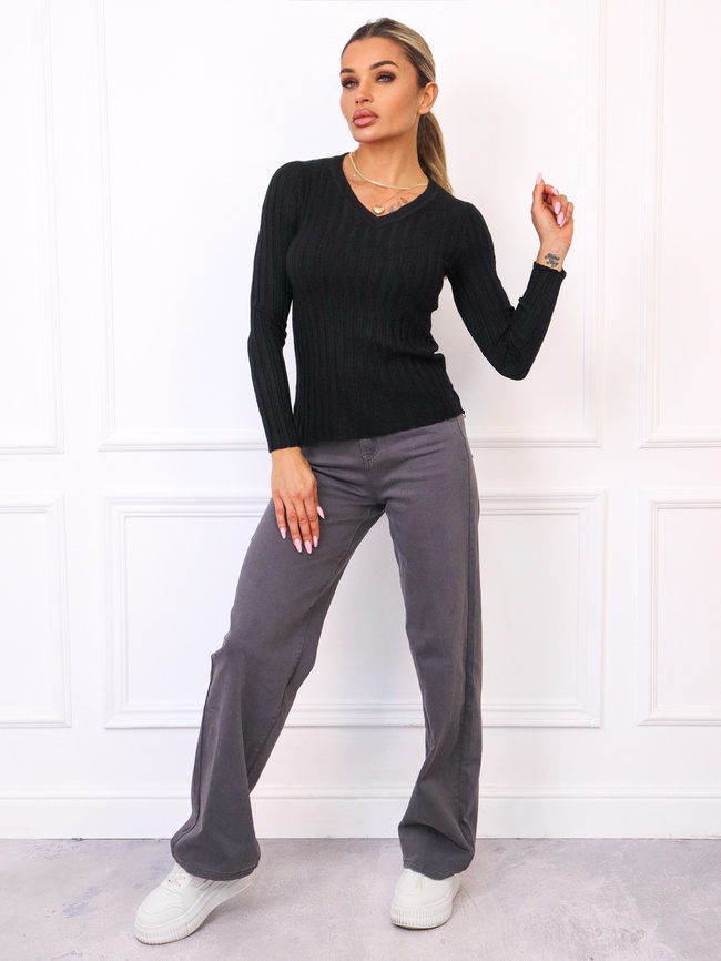 SWETER W PRĄŻKI Z DEKOLTEM W SEREK- CZARNY