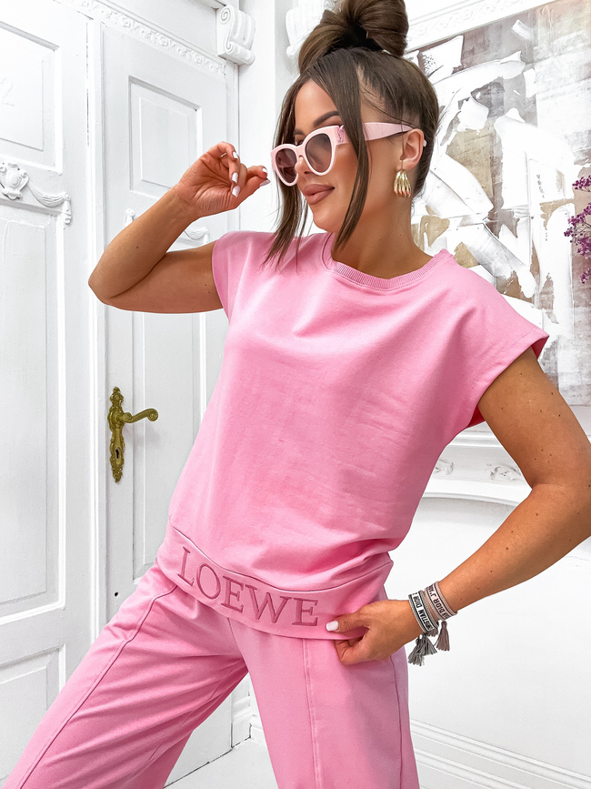 KOMPLET DRESOWY BLUZKA Z NAPISEM+ SPODNIE Z PRZESZYCIAMI- RÓŻOWY