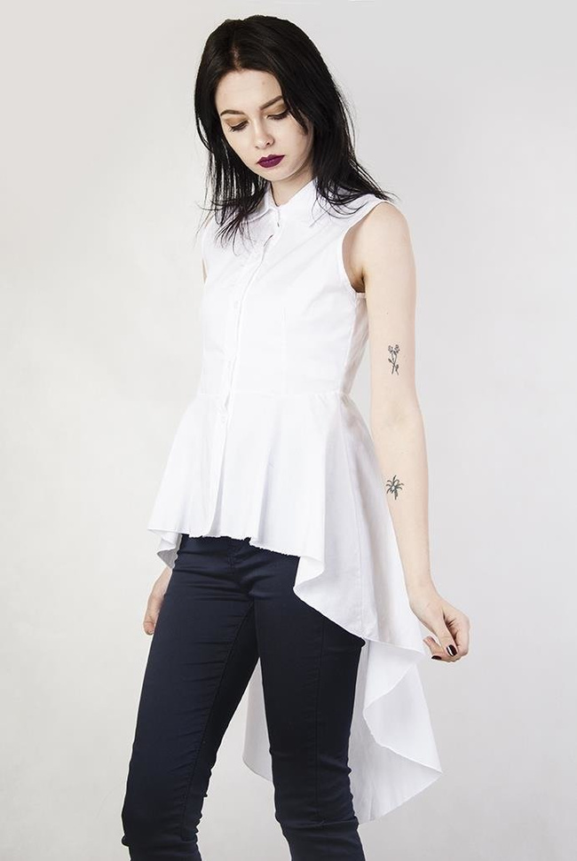 Biała koszula z przedłużanym tyłem