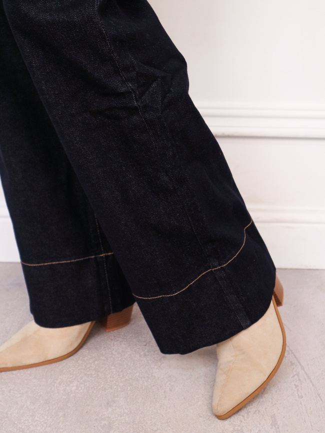 SPODNIE JENASOWE Z PROSTYMI NOGAWKAMI I WYSOKIM STANEM- CIEMNY GRANAT