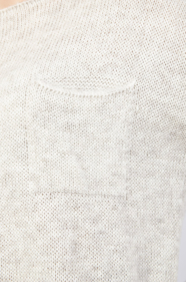 BEŻOWY SWETER Z ROZCIĘCIEM Z TYŁU