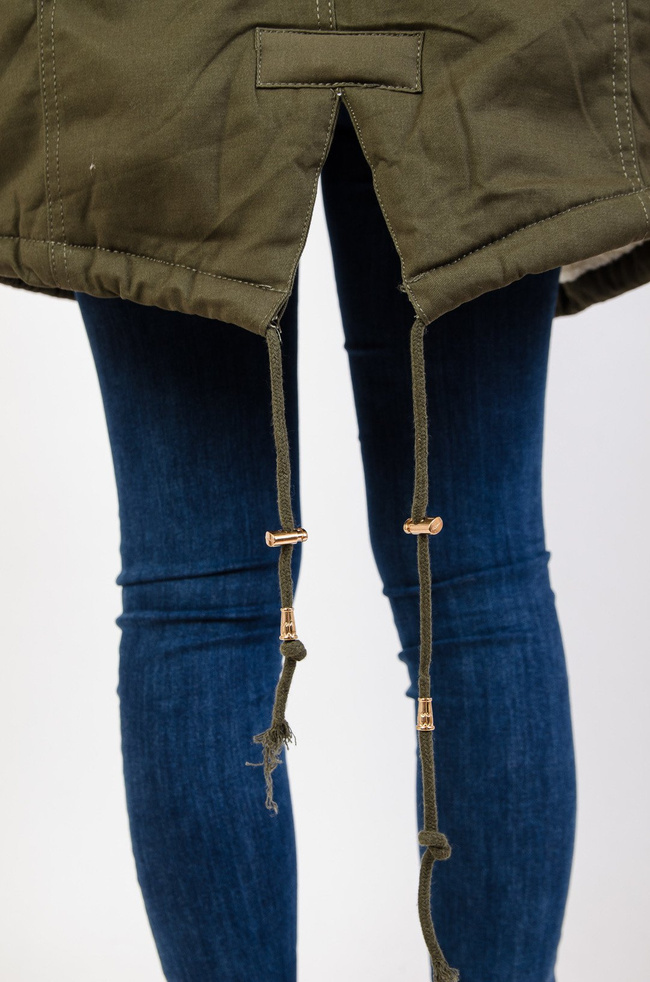 Zielona asymetryczna kurtka ze ściągaczem w pasie