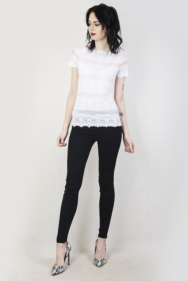 Biała bluzka koronkowa z krótkim rękawem