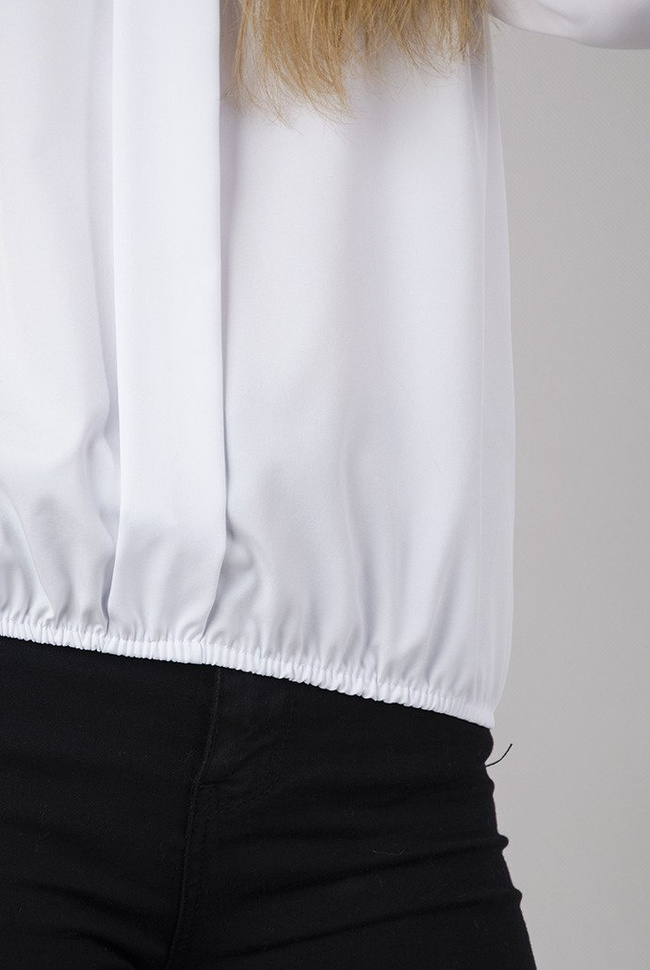 Biała bluzka z zakładką