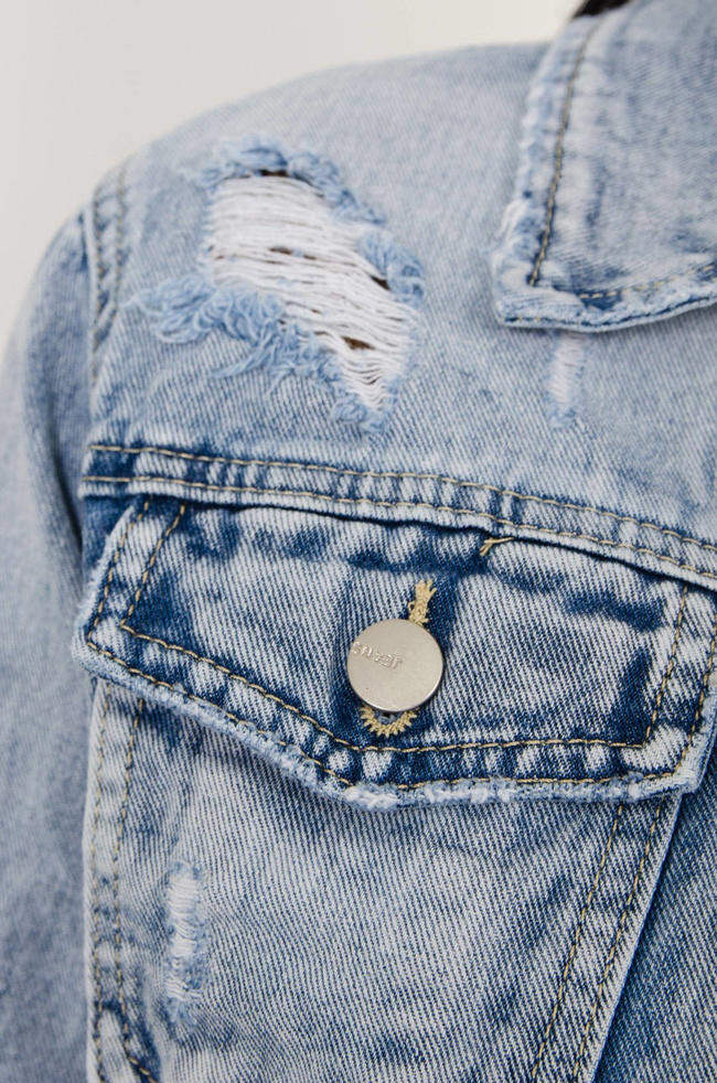 KRÓTKA KURTKA JEANSOWA Z SZARPANIEM I PRZETARCIAMI