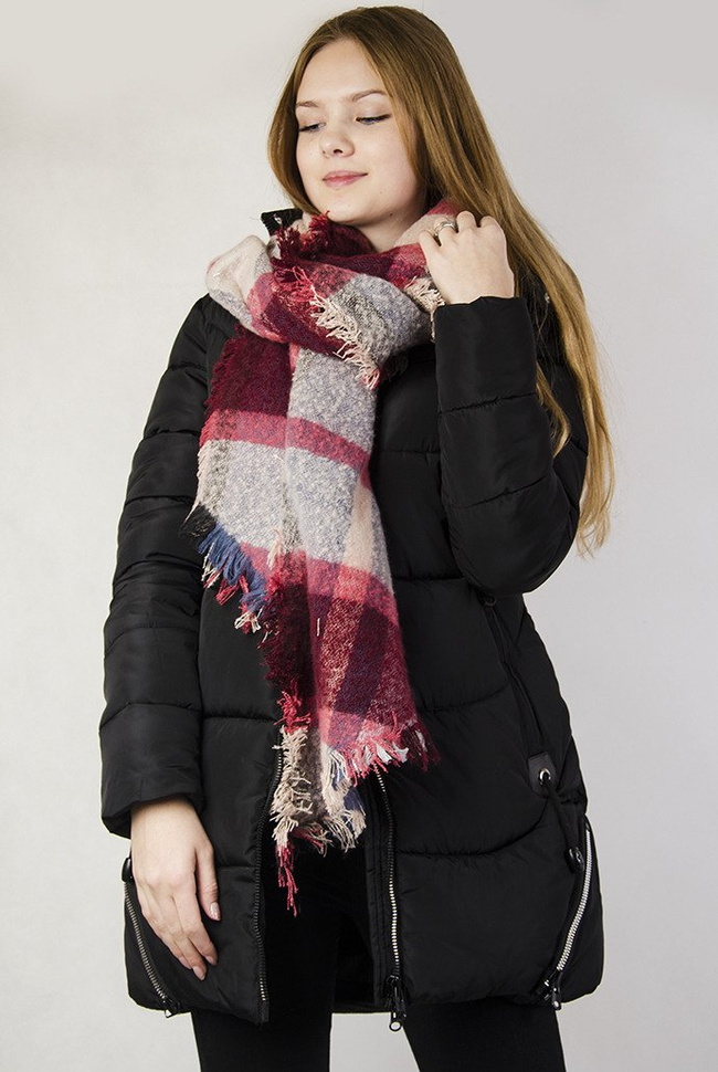 Bordowy szal w kratę