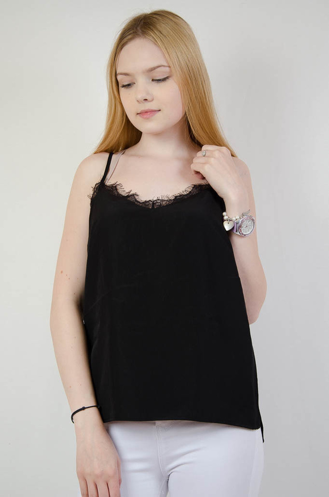 Czarny top z koronką z regulowanymi ramiączkami
