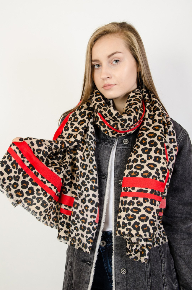 Brązowa chusta w panterkę z czerwonymi paskami