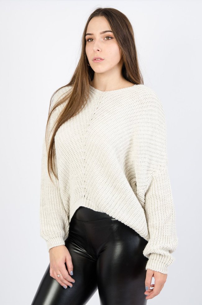 BEŻOWY SWETER PRZEPLATANY SREBRNĄ NITKĄ 