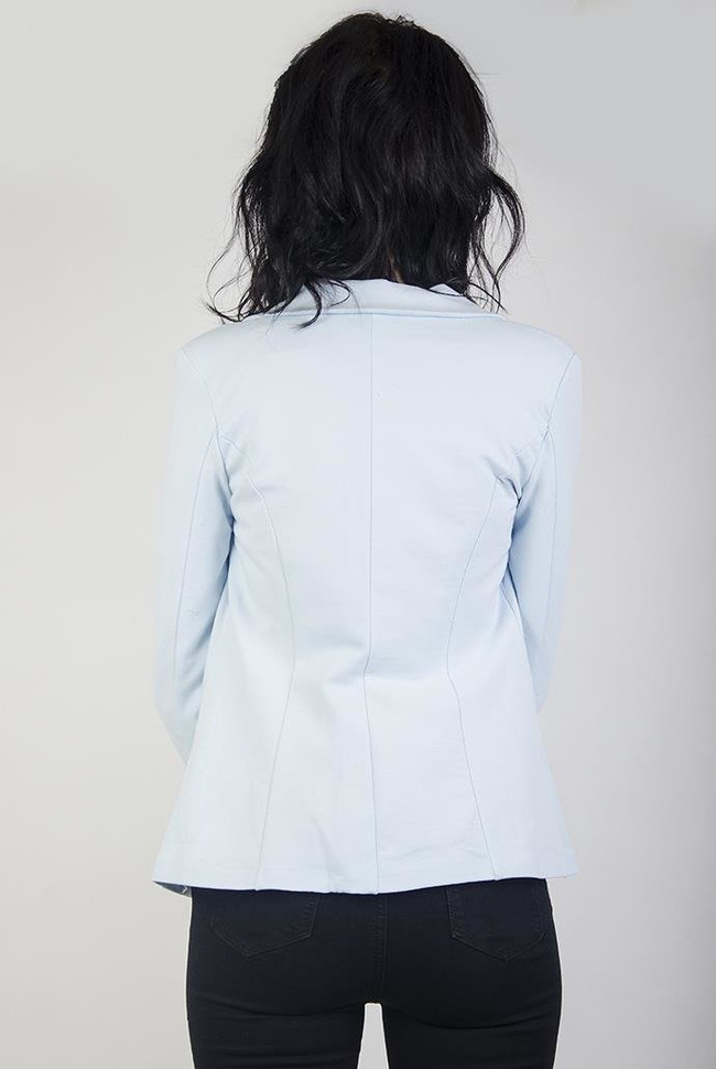 Jasnoniebieska marynarka z kwiatowymi wstawkami