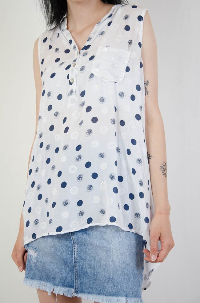 Biała koszula w kropki z cekinową kieszonką 