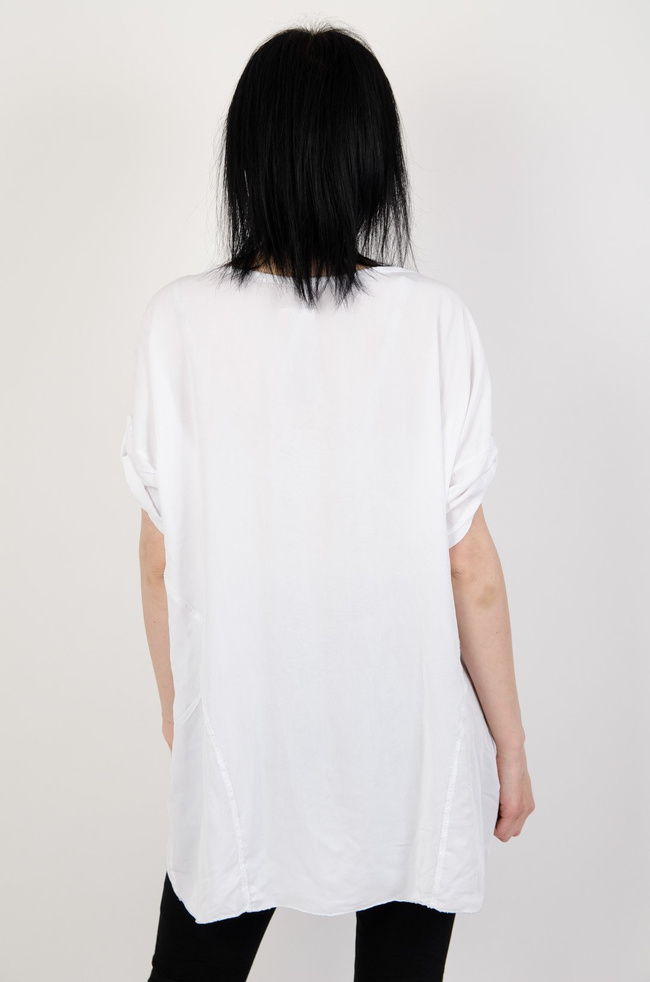 Biała bluzka typu nietoperz z napisami