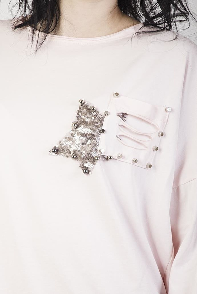 Jasnoróżowa bluzka z gwiazdą