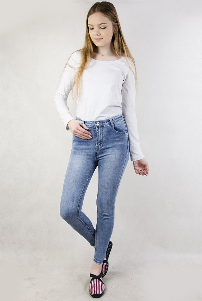 Jasne spodnie jeansowe z motywem kwiatowym