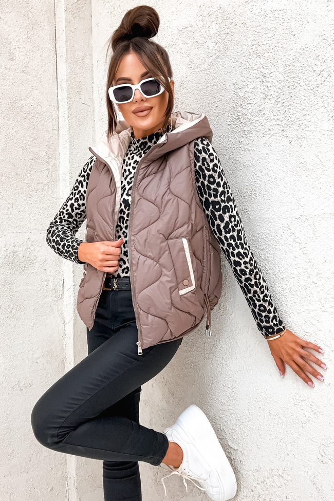 KAMIZELKA PIKOWANA Z KAPTUREM- BRĄZOWA