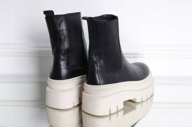 BOTKI NA PLATFORMIE BVB3701