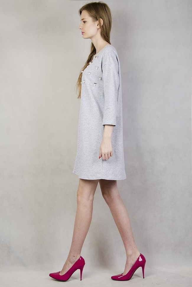 Jasnoszara sukienka z koralikami