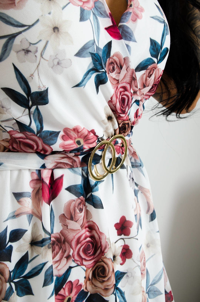 BIAŁA SUKIENKA W KWIATY Z PASKIEM