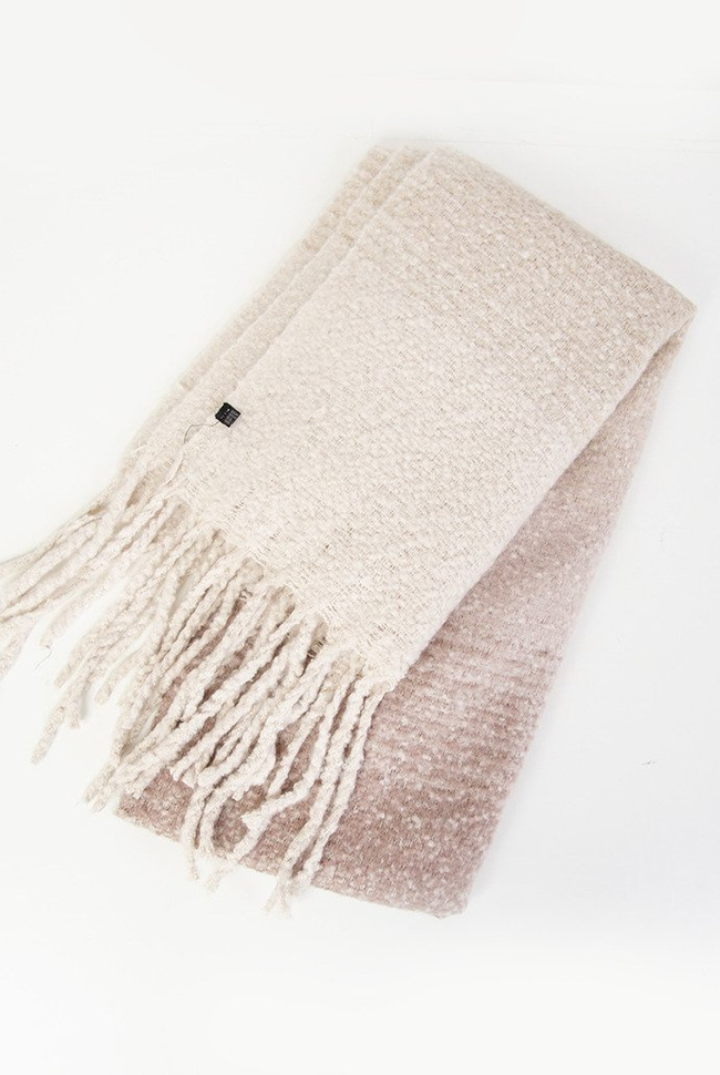 Długi cieniowany szal z frędzlami w odcieniach beżu i różu