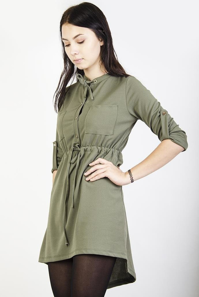 Asymetryczna sukienka zielona z wiązaniem przy szyi oraz w talii