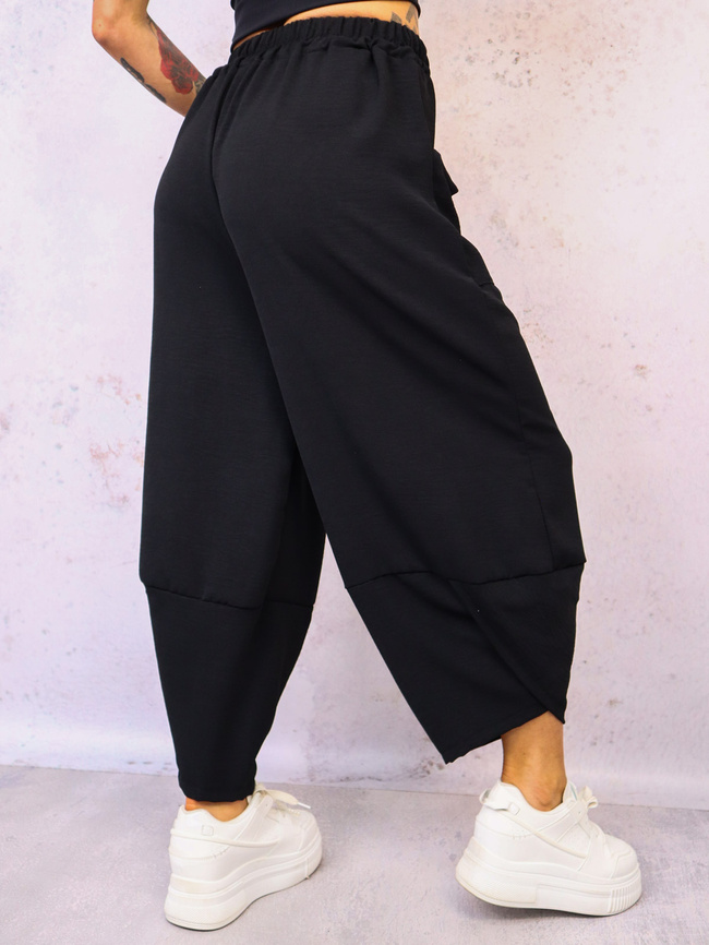 SPODNIE MATERIAŁOWE O LUŹNYM KROJU- CZARNE