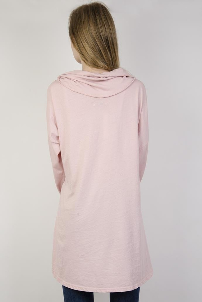 Jasnoróżowa bluzka z kominem