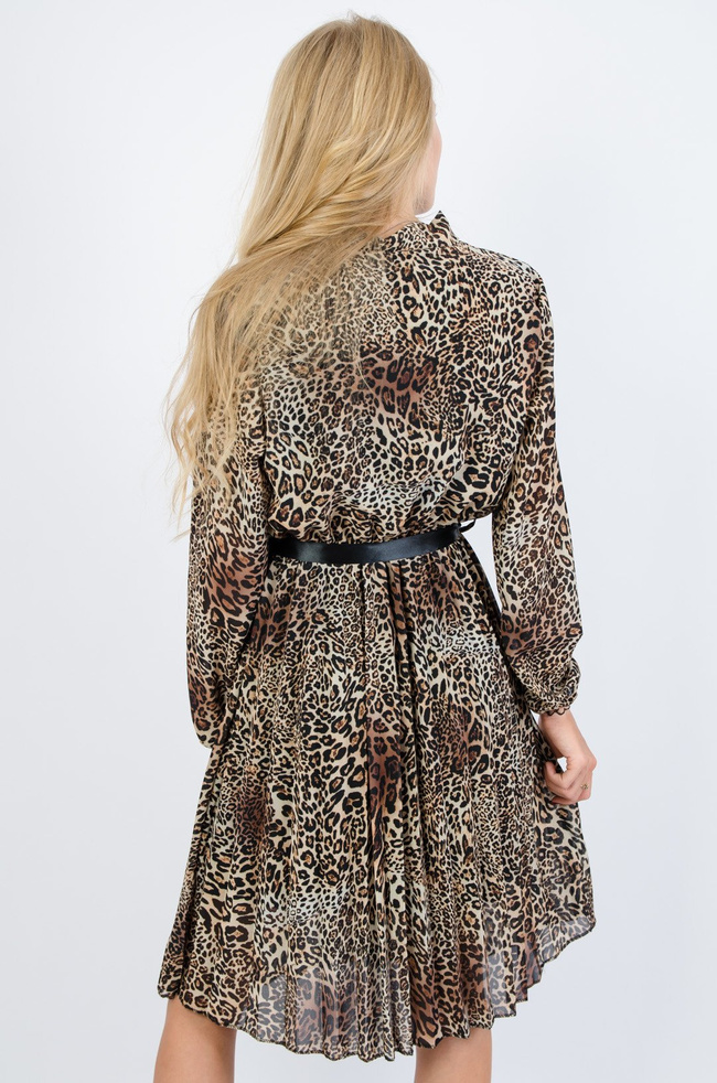 Zwiewna sukienka w panterkę z plisowanym dołem 