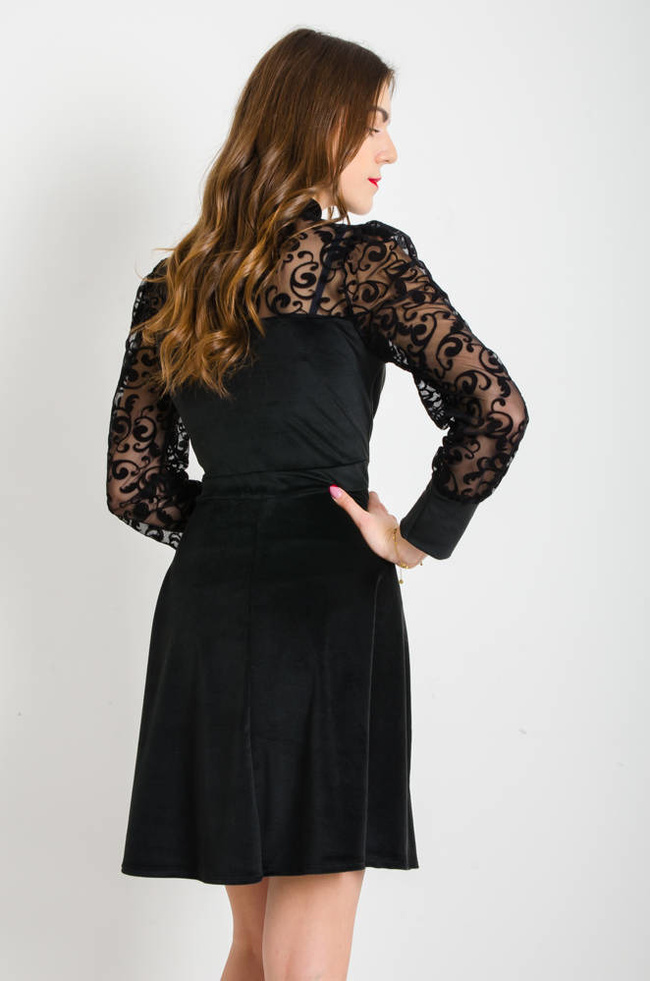 CZARNA WELUROWA SUKIENKA MINI Z WSTAWKAMI Z SIATKI