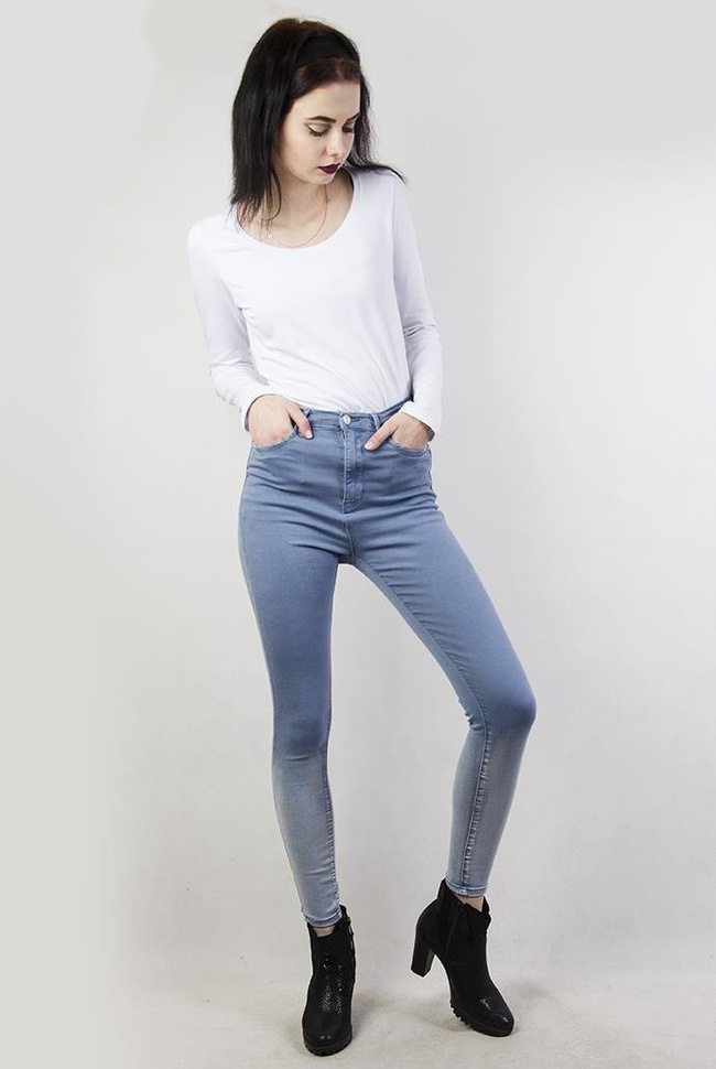 Jasnoniebieskie spodnie skinny jeans, cieniowane