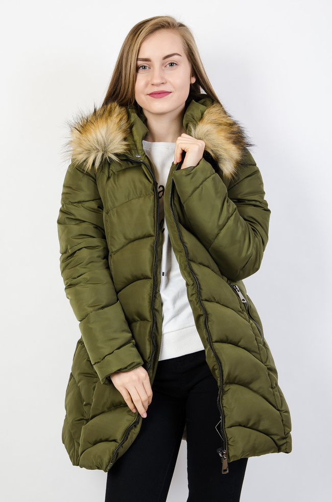 Zielona pikowana kurtka z futerkiem przy kapturze