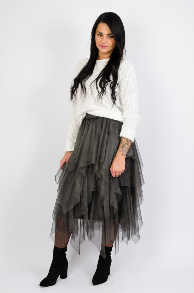 Biały sweter z koronkowym wycięciem na plecach 