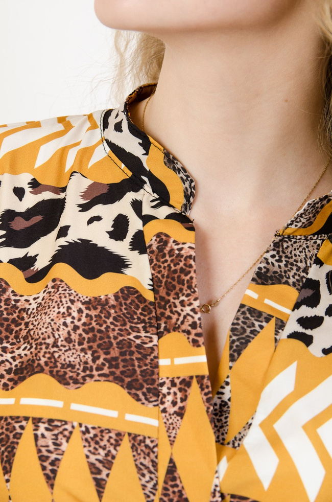 Żółta sukienka w panterkę 