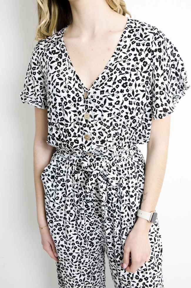 KOMBINEZON W KWIATY - BIAŁY