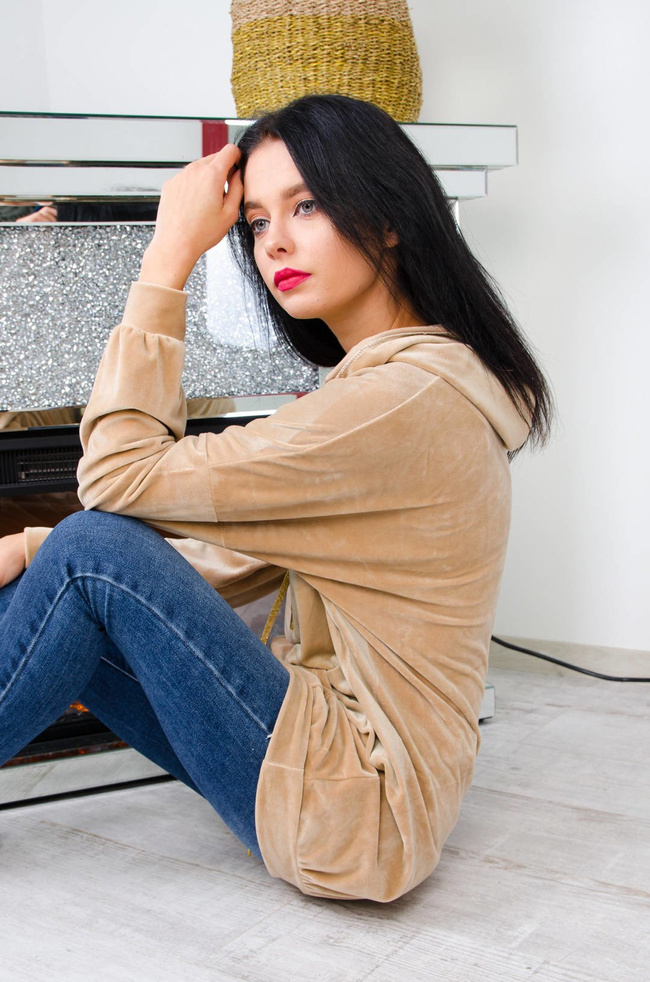 BEŻOWA WELUROWA DŁUGA BLUZA Z NASZYWKĄ