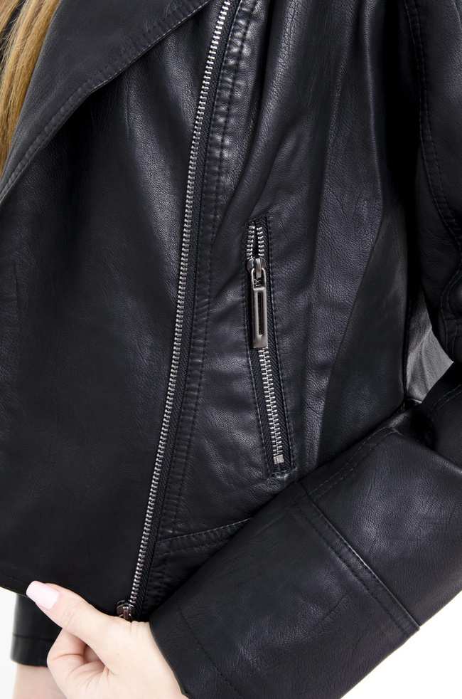 KURTKA RAMONESKA Z IMITACJI SKÓRY - CZARNA