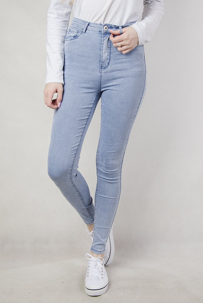 Jasne spodnie przylegające